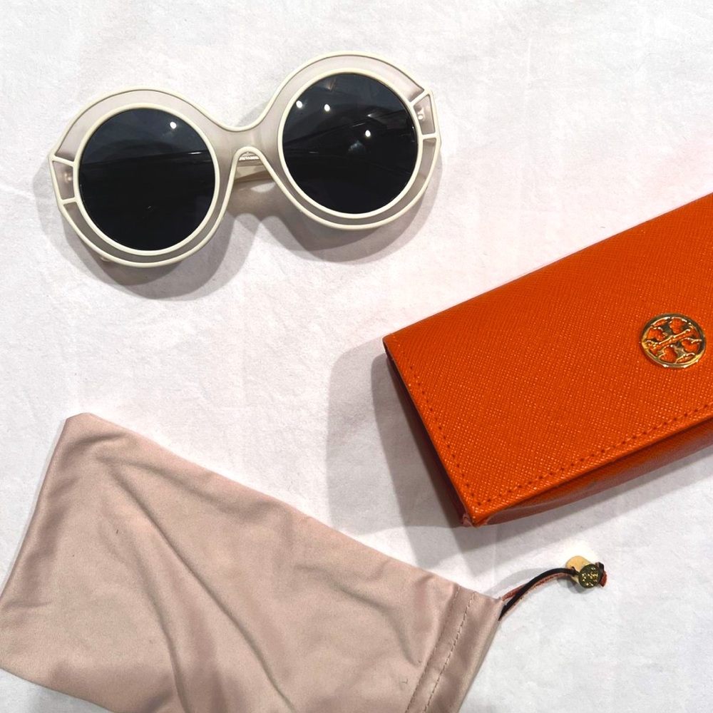 Tory Burch Mod 60s Circle Sunglasses